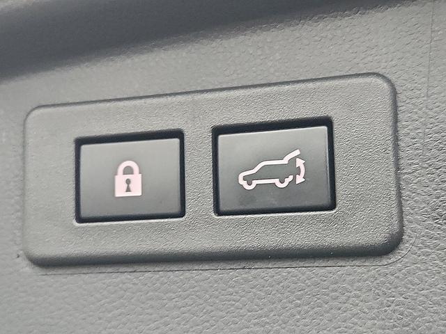 Photo of 2022 Green Metallic Subaru Outback