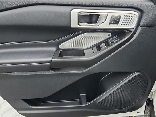 Photo of 2020 Star White Metallic Tri-Coat Ford Explorer