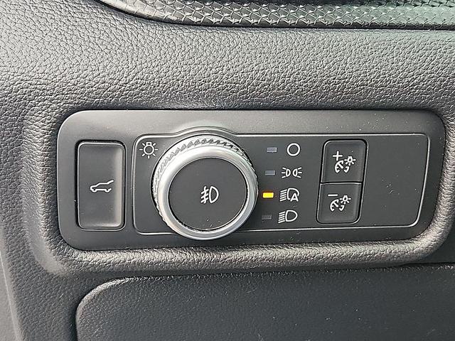 Photo of 2020 Star White Metallic Tri-Coat Ford Explorer