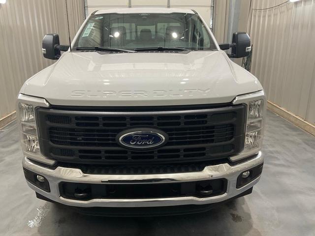 Photo of 2025 Oxford White Ford F-250