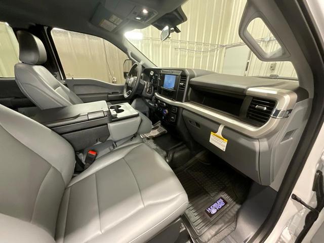 Photo of 2025 Oxford White Ford F-250