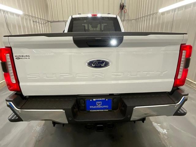 Photo of 2025 Oxford White Ford F-250
