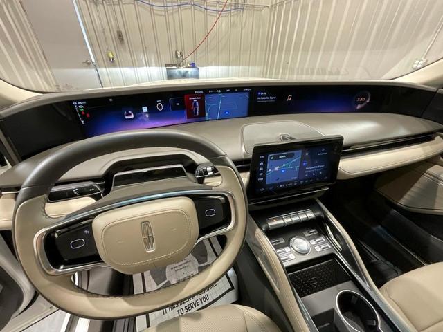 Photo of 2024 White Platinum Clearcoat Metallic Lincoln Nautilus