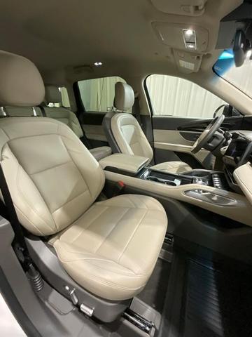 Photo of 2024 White Platinum Clearcoat Metallic Lincoln Nautilus