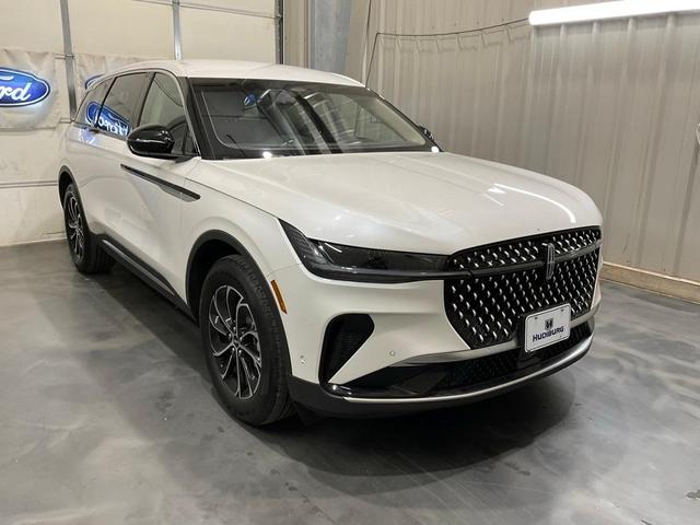 Photo of 2024 White Platinum Clearcoat Metallic Lincoln Nautilus
