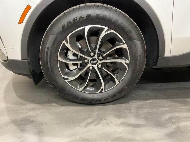 Photo of 2024 White Platinum Clearcoat Metallic Lincoln Nautilus