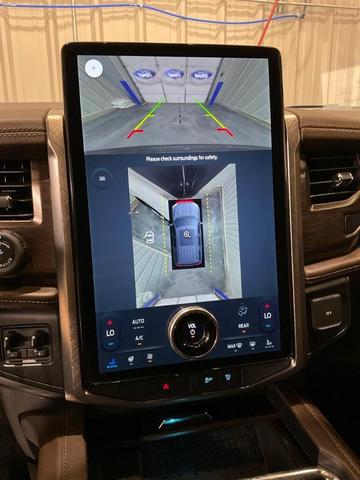 Photo of 2022 Star White Ford Expedition