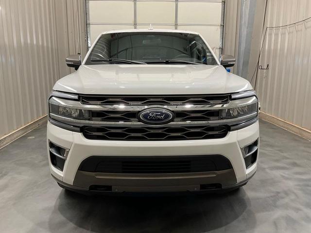 Photo of 2022 Star White Ford Expedition