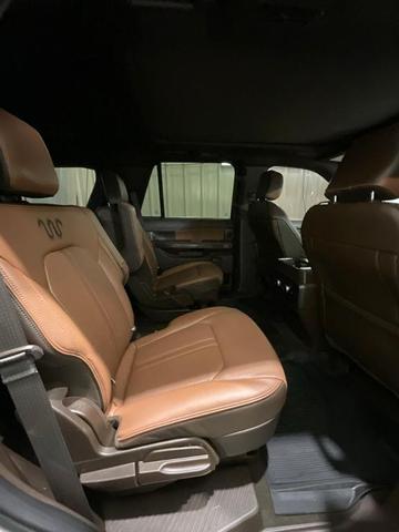 Photo of 2022 Star White Ford Expedition