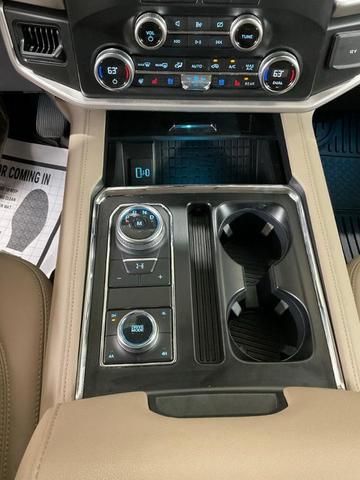 Photo of 2022 Green Metallic Ford Expedition