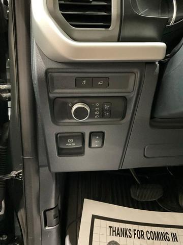 Photo of 2022 Green Metallic Ford Expedition