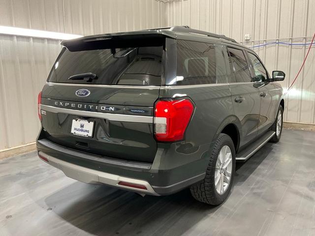 Photo of 2022 Green Metallic Ford Expedition