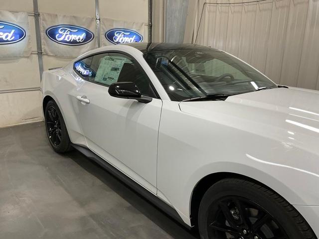 Photo of 2025 White Ford Mustang