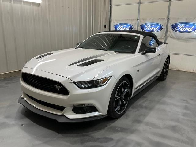 Photo of 2017 White Platinum Ford Mustang