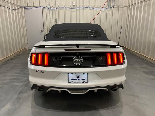 Photo of 2017 White Platinum Ford Mustang