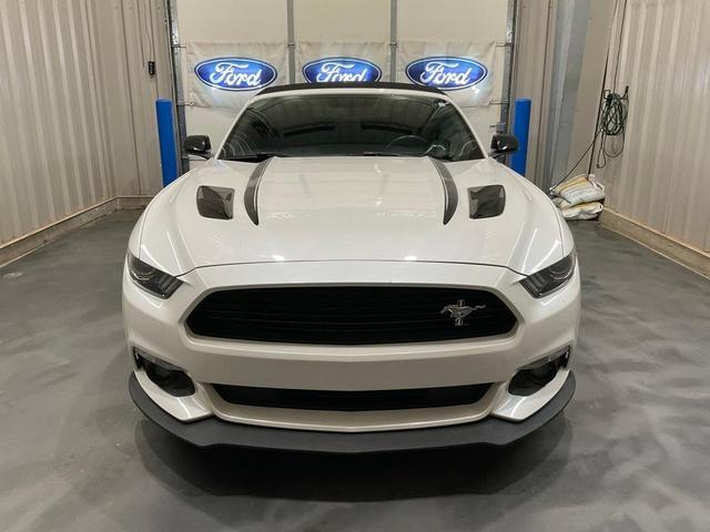 Photo of 2017 White Platinum Ford Mustang