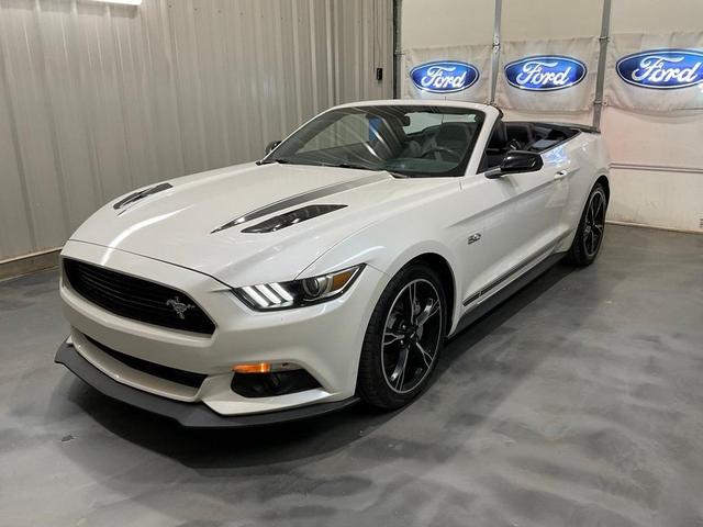Photo of 2017 White Platinum Ford Mustang