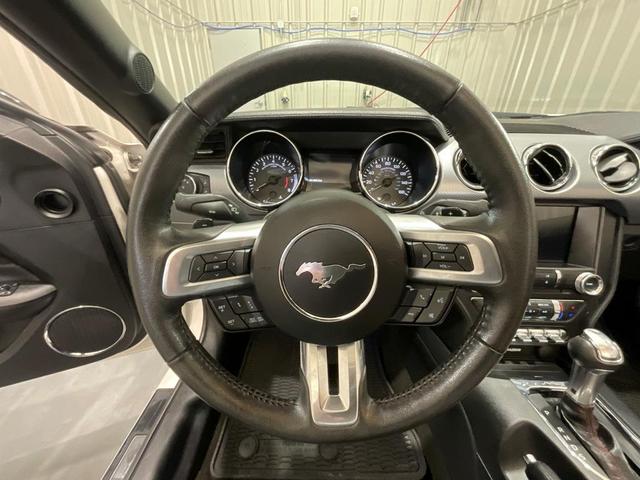 Photo of 2017 White Platinum Ford Mustang