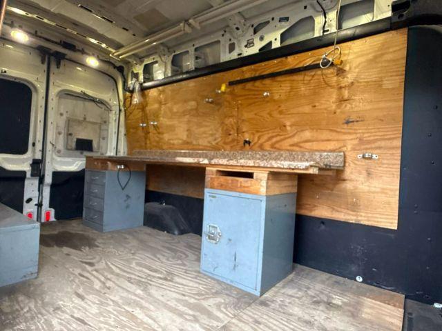 Photo of 2018 White Ford Transit-350