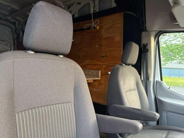 Photo of 2018 White Ford Transit-350