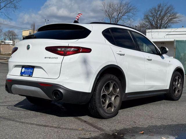 Photo of 2022 White Alfa Romeo Stelvio