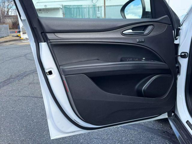 Photo of 2022 White Alfa Romeo Stelvio