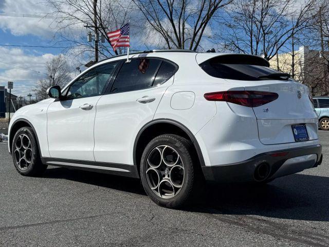 Photo of 2022 White Alfa Romeo Stelvio
