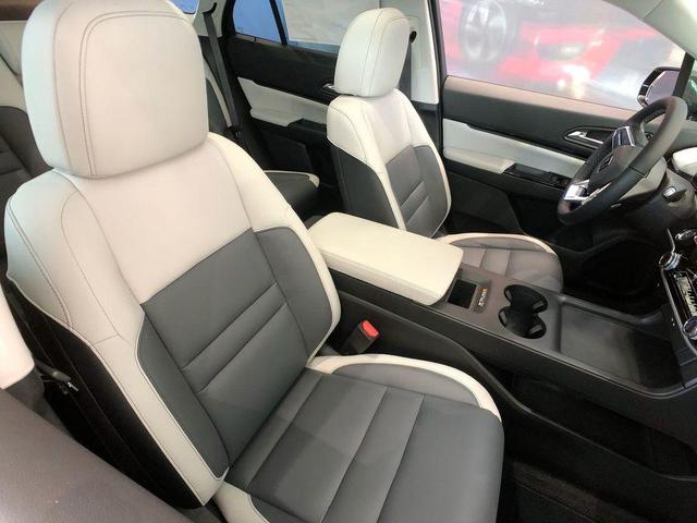 Photo of 2025 Mercury Silver Metallic Honda Prologue