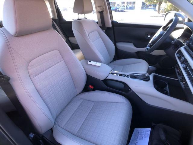 Photo of 2025 Platinum White Pearl Honda HR-V