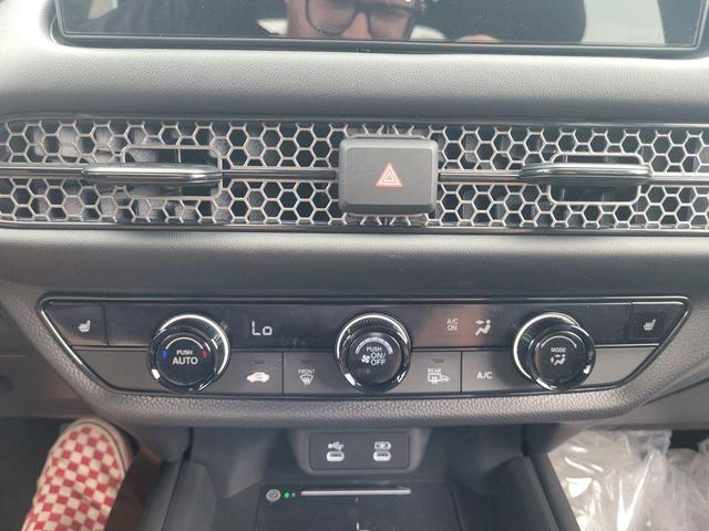Photo of 2026 Urban Gray Pearl Honda HR-V