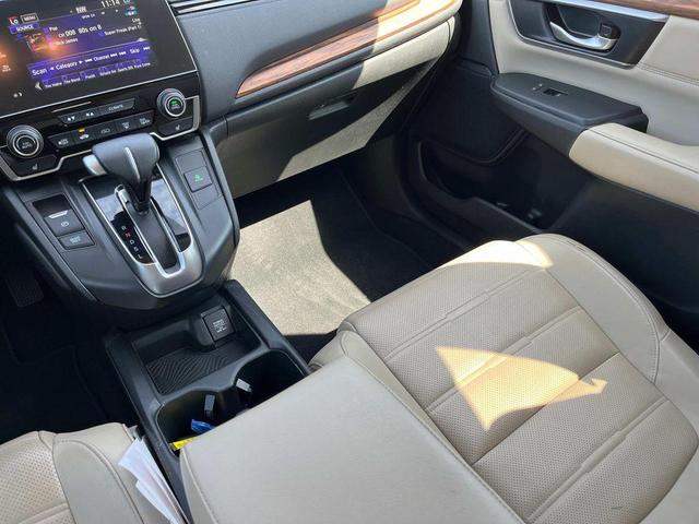 Photo of 2018 White Diamond Pearl Honda CR-V