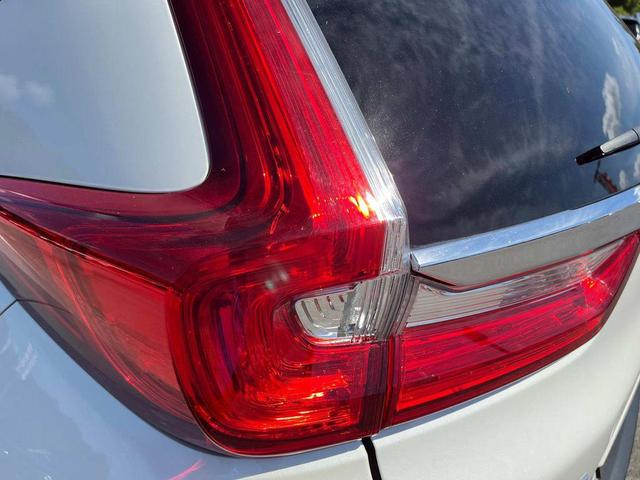 Photo of 2018 White Diamond Pearl Honda CR-V