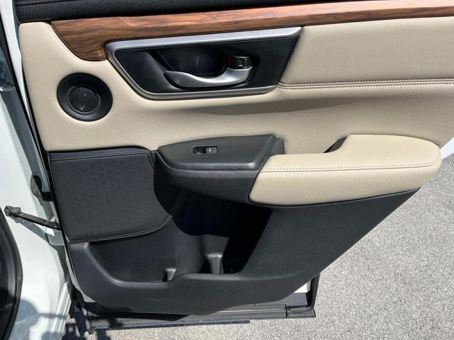 Photo of 2018 White Diamond Pearl Honda CR-V