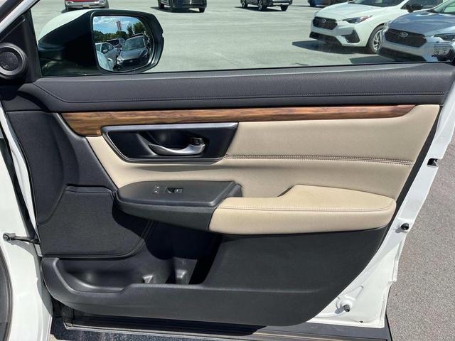 Photo of 2018 White Diamond Pearl Honda CR-V