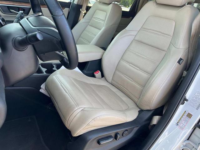 Photo of 2018 White Diamond Pearl Honda CR-V