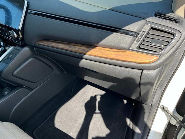 Photo of 2018 White Diamond Pearl Honda CR-V