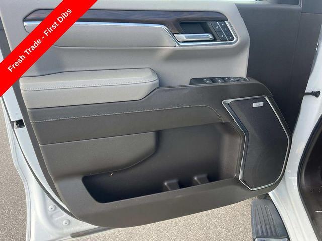 Photo of 2023 Summit White GMC Sierra 1500