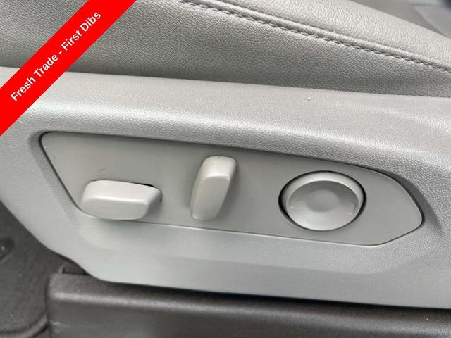 Photo of 2023 Summit White GMC Sierra 1500