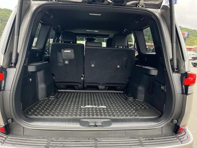 Photo of 2024 Atomic Silver Lexus GX 550