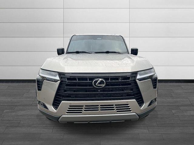 Photo of 2024 Atomic Silver Lexus GX 550