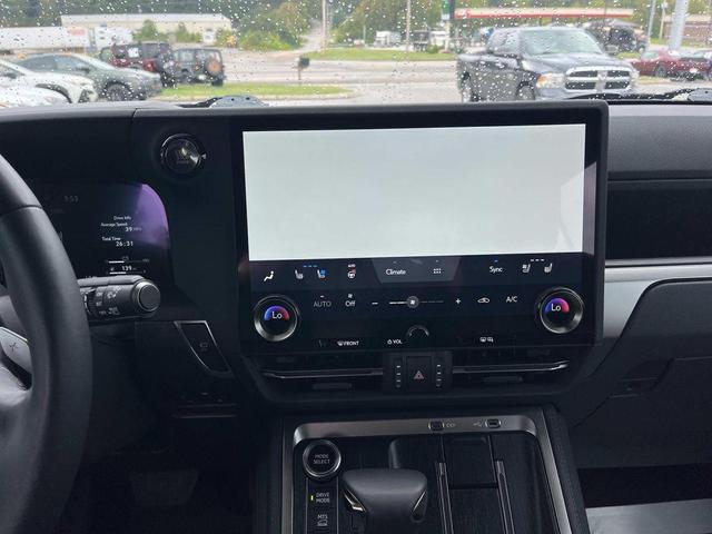 Photo of 2024 Atomic Silver Lexus GX 550