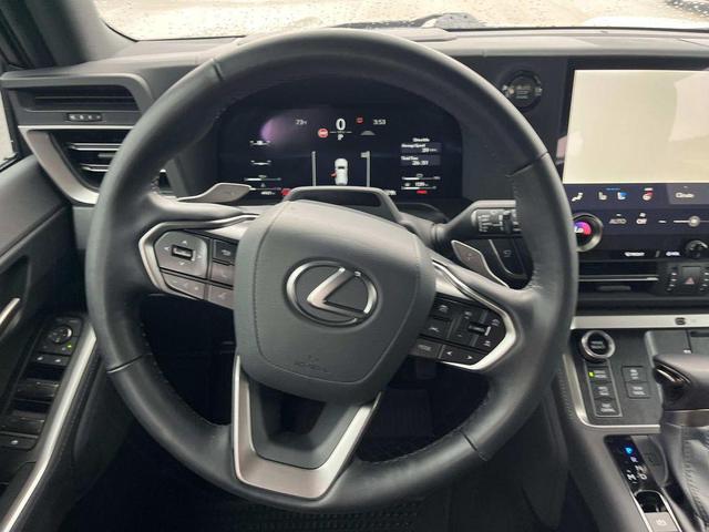 Photo of 2024 Atomic Silver Lexus GX 550
