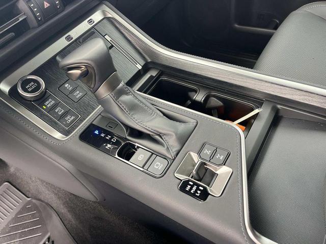 Photo of 2024 Atomic Silver Lexus GX 550