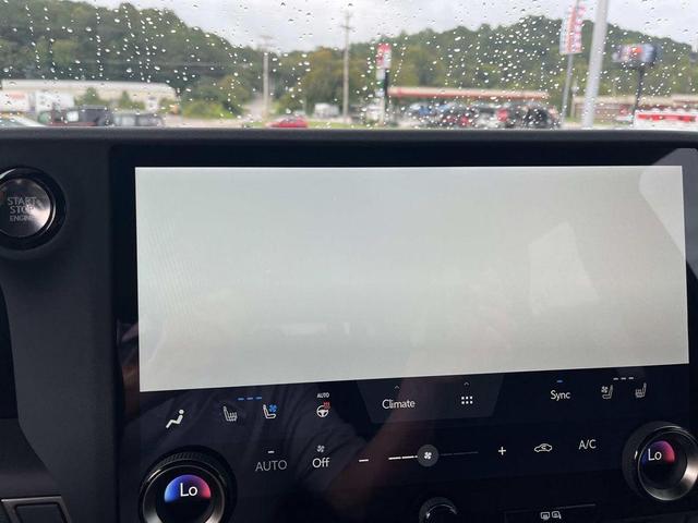 Photo of 2024 Atomic Silver Lexus GX 550