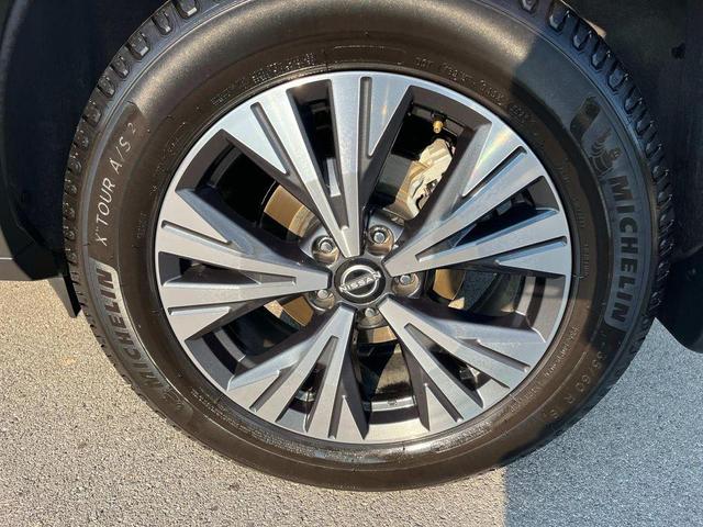 Photo of 2022 Brilliant Silver Metallic Nissan Rogue