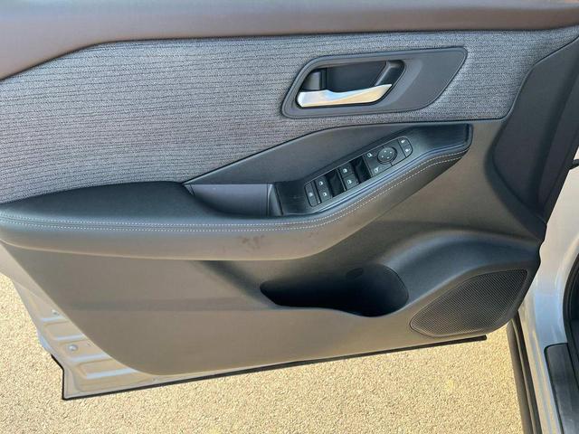 Photo of 2022 Brilliant Silver Metallic Nissan Rogue