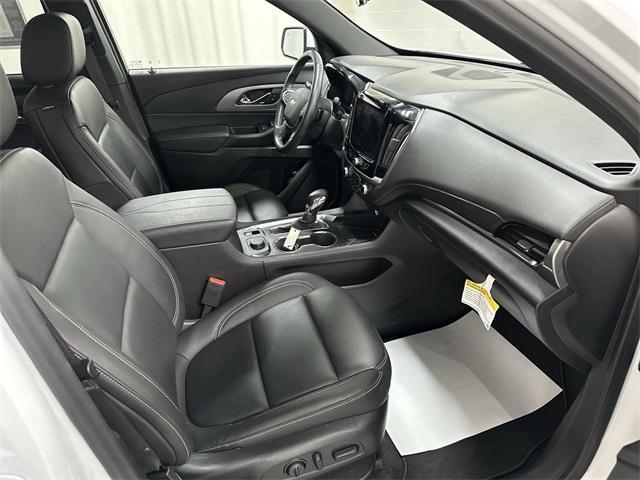 Photo of 2023 Summit White Chevrolet Traverse