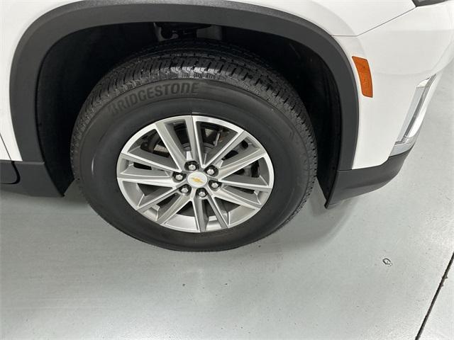 Photo of 2023 Summit White Chevrolet Traverse