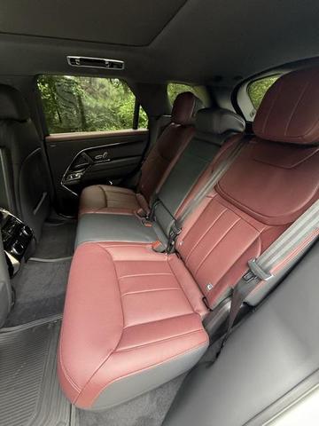 Photo of 2025 White Land Rover Range Rover Sport