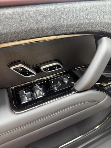 Photo of 2025 White Land Rover Range Rover Sport